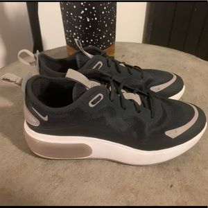 Black Nike Air Max Dia